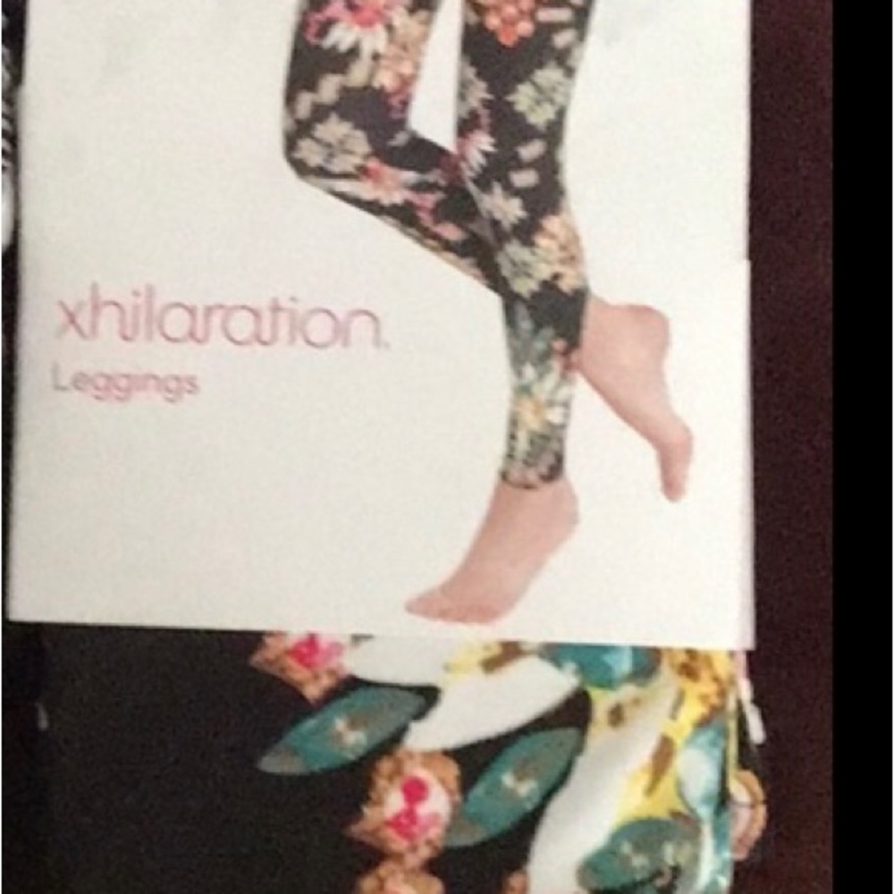 1 pair of patterned leggings size L